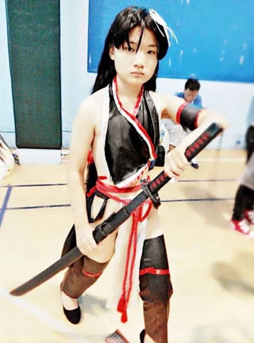 manzhanqutu:保定真空淫荡漫展cosplay妹子第二弹，可以看出根本没穿内裤，相当大胆