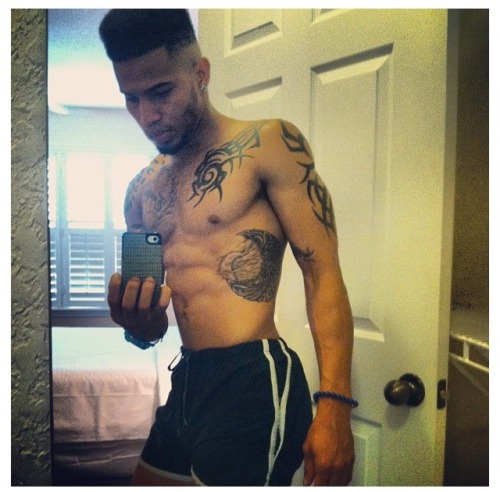 13-inches:  talldaddy:  m-jcob:  lightskinnedboys:  The frame on him  Nice body  www.talldaddy.tumblr.com/archive  Hi