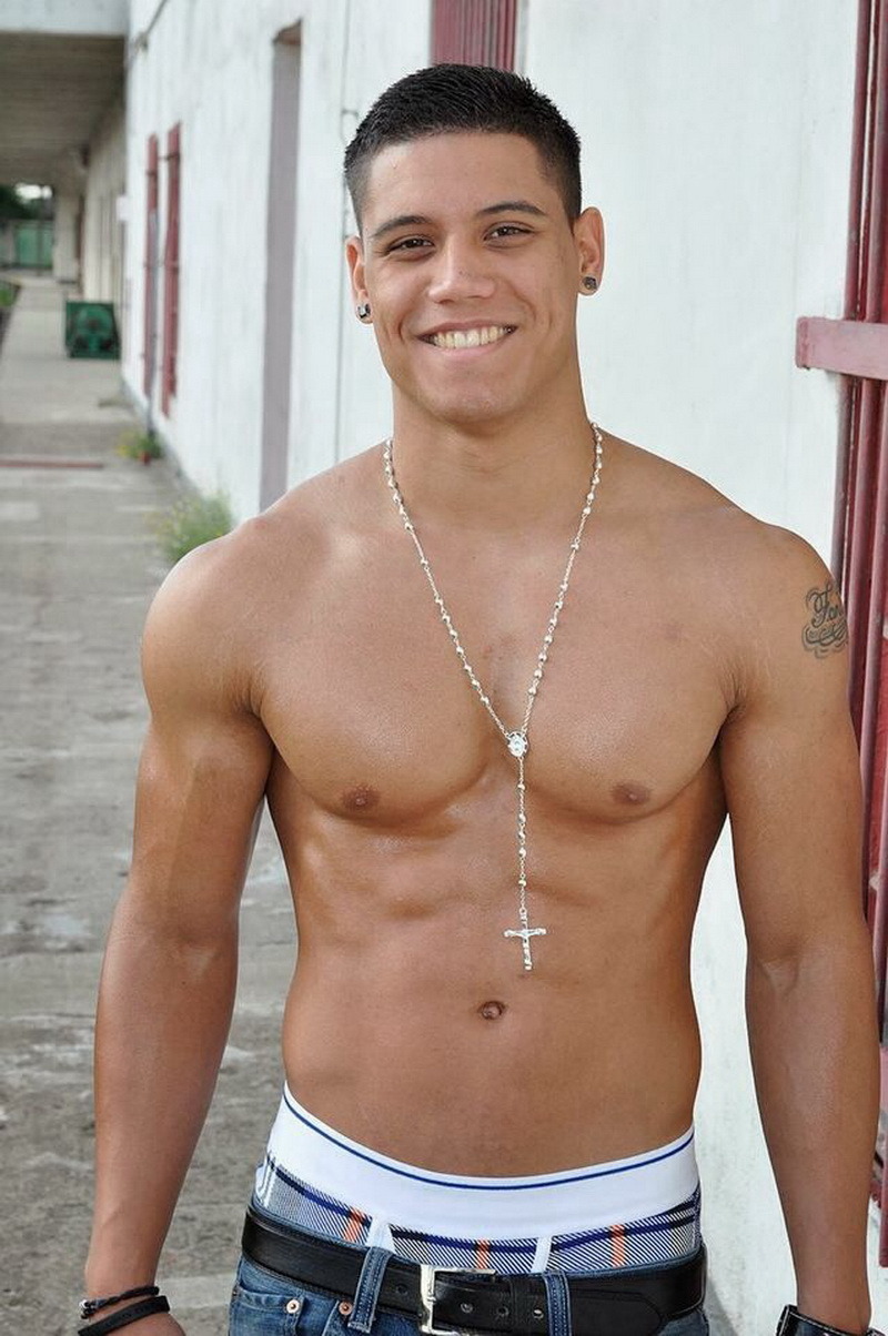 hunks4you:  http://hunks4you.tumblr.com/