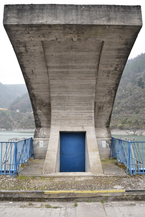 archatlas:  Saltos del Navía Carlos Copertone [via]