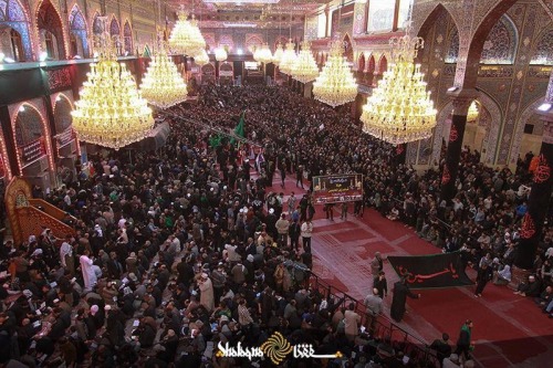 aliofbabylon:Iraqi Christians inside the shrine of Imam Hussain (AS) in Karbala. This is beautiful. 