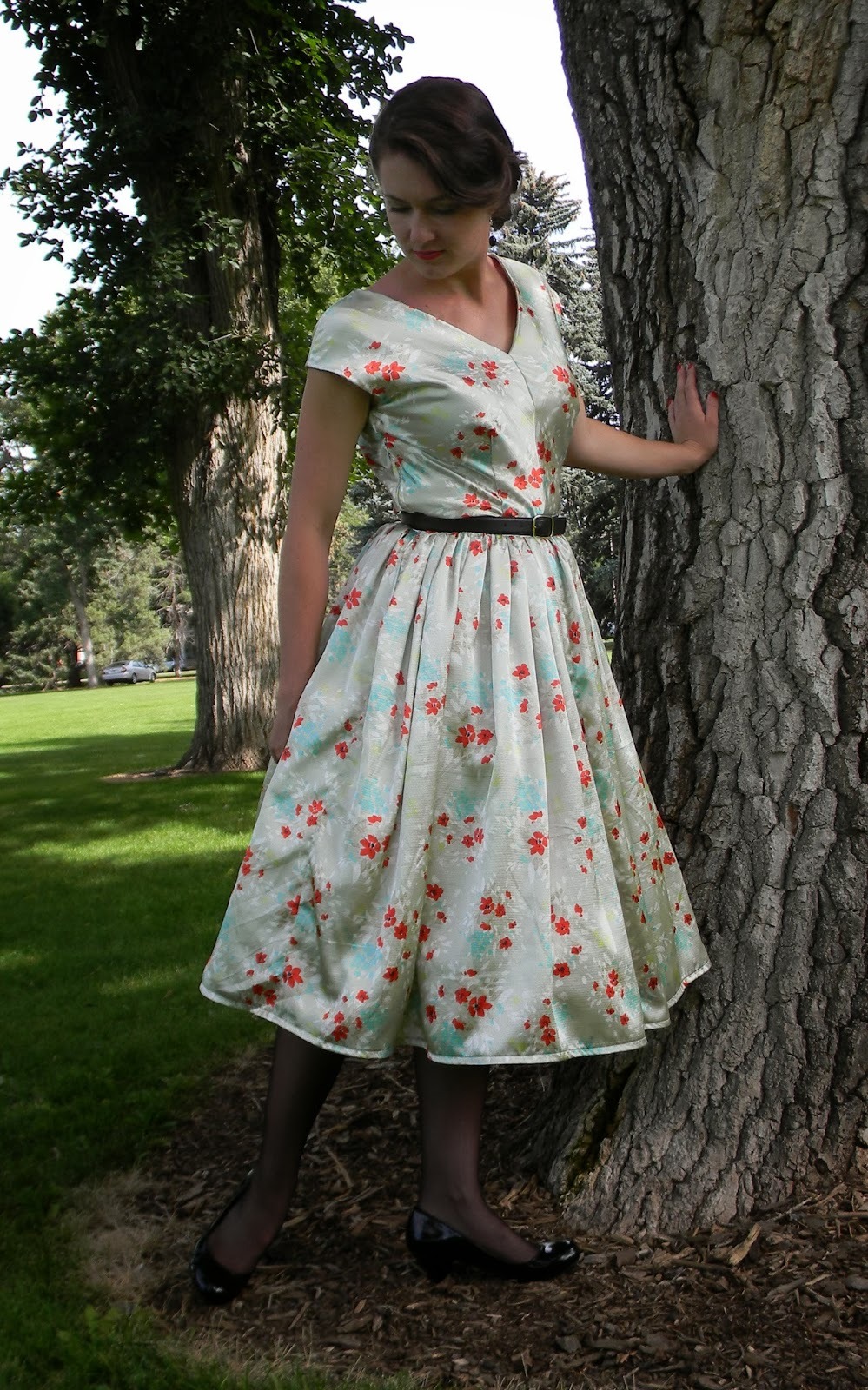 redath:  http://amilehighonhorseback.blogspot.com/2013/11/1950s-dress.html