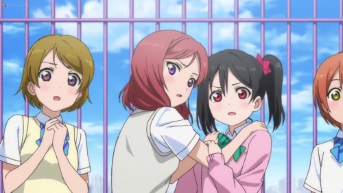 slytherinskywalker:Maki holding Nico back from killing tf out of Honoka is my religion