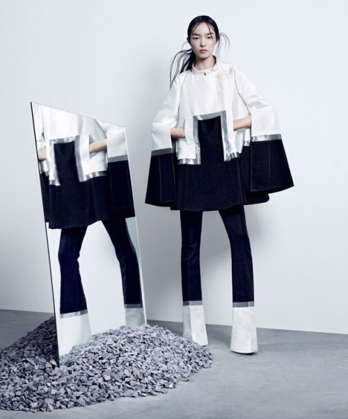 T Magazine China March 2015 Fei Fei Sun by Paola Kudacki, styling by Lucia Liu.