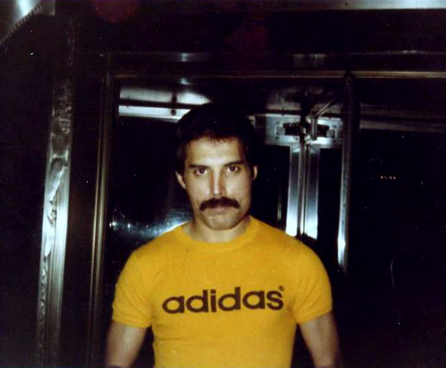 fuckyeahmercury:Candid photos of Queen outside the Waldorf Astoria Hotel, New York