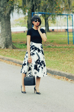 blackfashion:  T-shirt: Gap, Skirt: Zara, Shoes: Marc Jacobs Shandrese, http://sincerelyrenay.blogspot.com