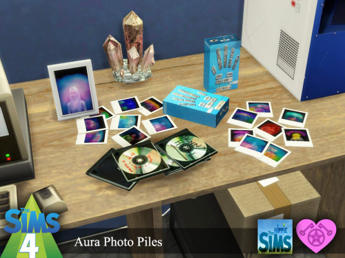 Aura Photos PileA @k-hippie /ksputnik recolor of their table top polaroids.Mesh is <HERE> and 