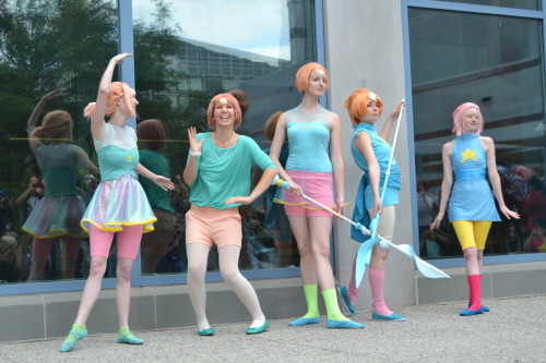dou-hong:  isaisanisa:  Steven Universe at Fanime 2015– group shots (2/2)Pictures by luciferblogging  BEST