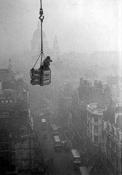 sinuses:  Photographer on Fleet Street, December