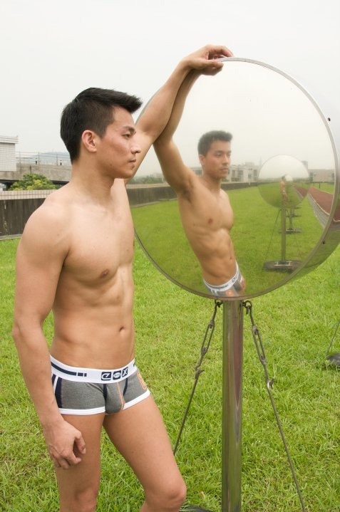 eastern-asylum:  ASIAN ECSTASY — mirror! mirror! Who’s the best of them all!