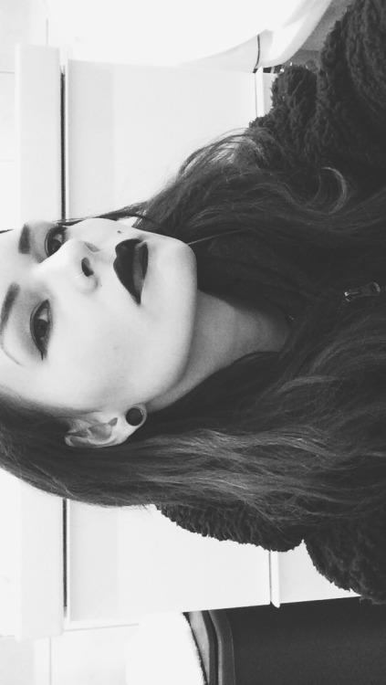 ewesplace:  I need to wear lipstick more often 💄 ….and not look so pissed 