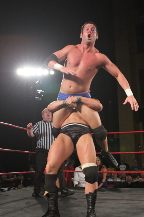 Porn rwfan11:  Roderick Strong gets a lot of pressure photos