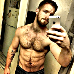 realmenstink:  A WHOLE LOT OF FURRY SEXY !!!