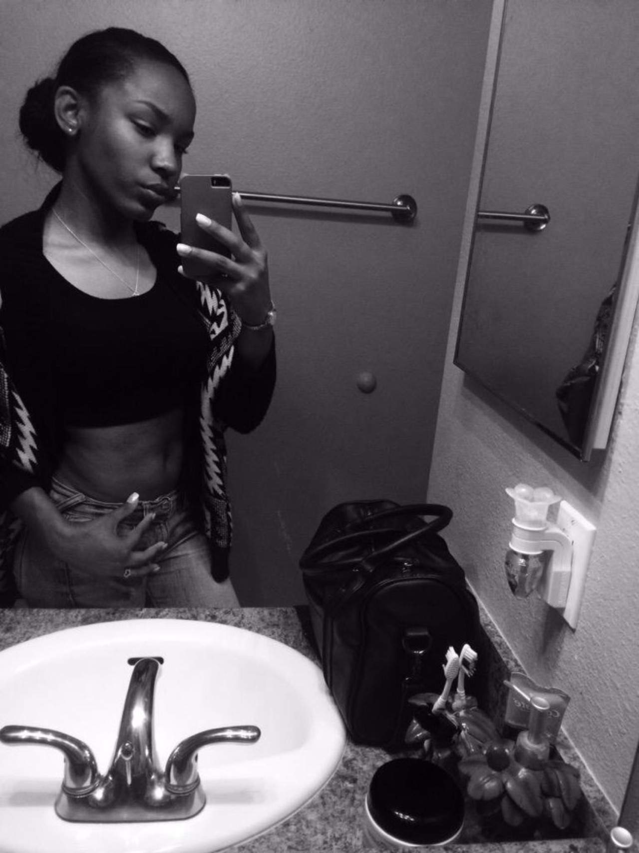jamaicanamazon:  lovintyqa:  2015 Selfies #BLACKOUT 👑💕  😍😘