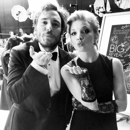 dormerdaily:Sam Claflin and Natalie Dormer give us a capital #BAFTAkiss backstage at the #EEBAFTAs.