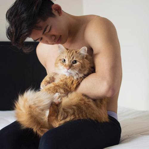 matterially:  Happy #nationalpetday from me and my pussy.
