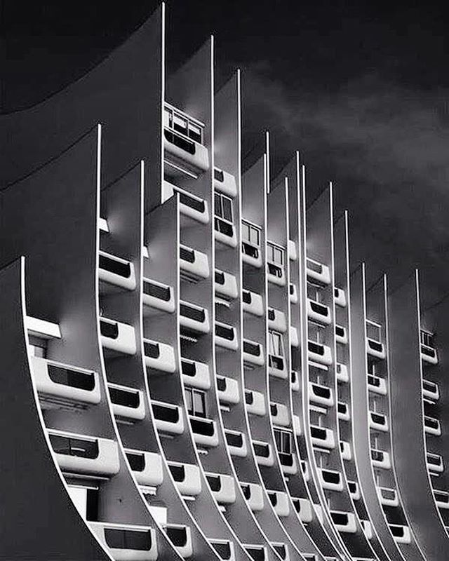 isc20c: La Baule - “L'immeuble en vague” (The Wave Building), Resort of La Baule,