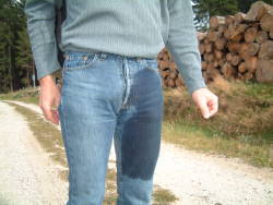 wetjeans6:  Pissing jeans outdoor. 