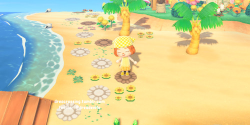here’s a beach before and after! honestly i dont think im very good at decorating beaches but it is