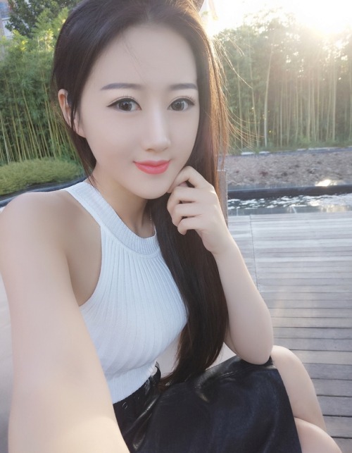 lovew8: 女人如衣服但我不是一般人能穿得起的品牌_你敢来试试吗？