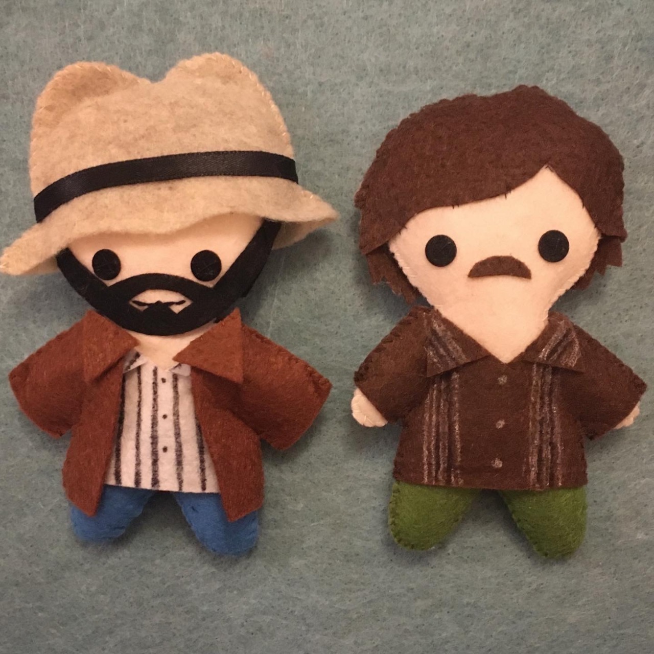 Such a fun commission of what, based on the trailer, looks like a fun movie.. #the unbearable weight of massive talent #nicolas cage#Pedro Pascal#felt plush#felt plushie#stitching#kawaii