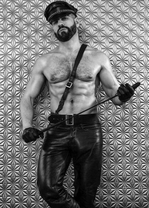 realrubberhomos237:   CRAIGSLIST for GAY HOOKUPS No restrictions. Pure filth! &gt; VIEW PICS   F