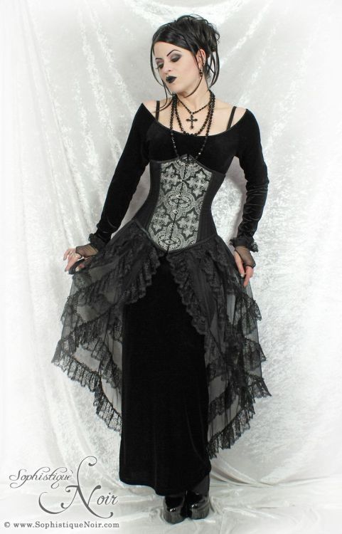 victorian-goth:  Victorian goth http://victorian-goth.tumblr.com/ 