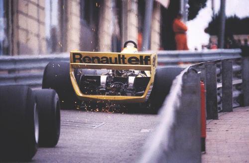 collaverglas:  Un Renault RS01 pujant cap al Casino durant el GP de Monaco de 1978