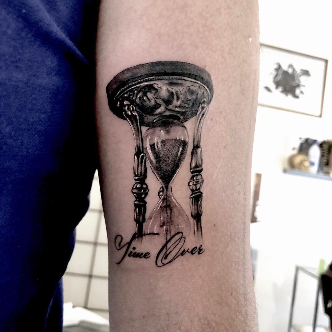 blogtattoodocom  Hourglass tattoo Time tattoos Watch tattoos