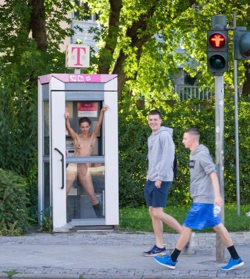 arturotik:  Fun in a phone booth - flashing 