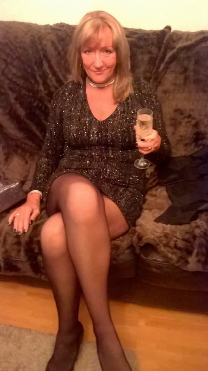 mummywank: Come on wank that cock and spunk over my tights