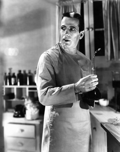 vintagemarlene:  humphery bogart in the return of doctor x, 1939 (www.doctormacro.com)