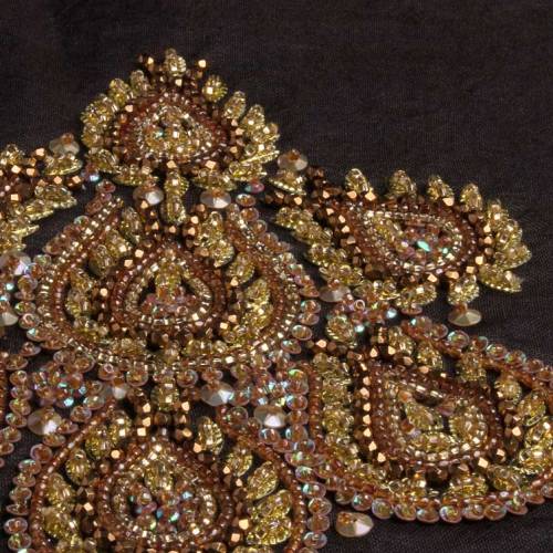 asiansnotstudying:Zardozi embroidery is found in Iran, India, and Pakistan. Once used to embellish t