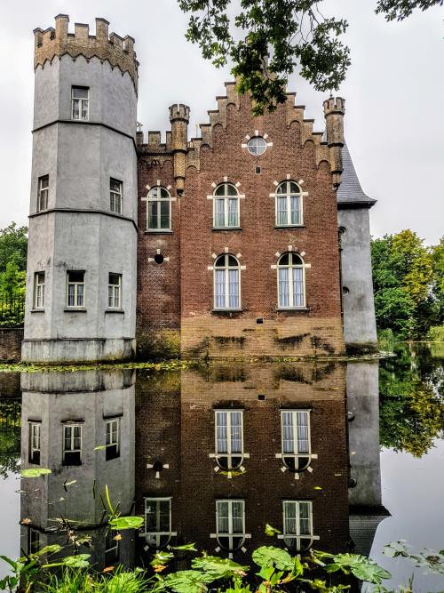allthingseurope:  Castle in Netherlands (by Roger)