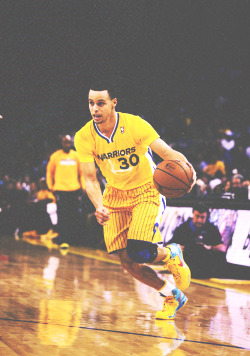 ihatelebronjames:  nba-nation:  Seth Curry drives in the lane with Adidas new sleeved Jersey. This marked the first time sleeves were worn in a modern day NBA game.  youre adorable steph ok