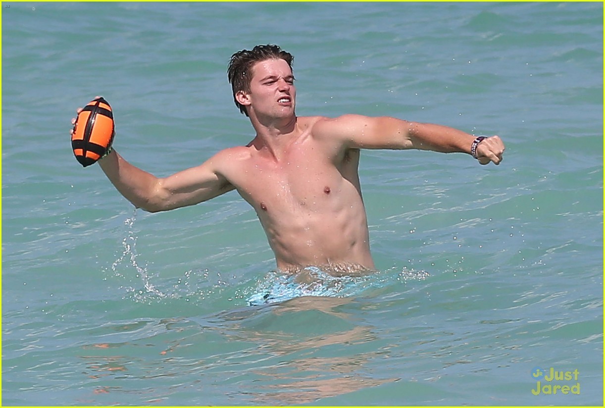 Patrick Schwarzenegger  http://hotmusclejockguys.blogspot.com/2014/11/patrick-schwarzenegger.html