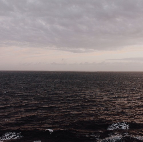 finehoney:the ocean was really dark and i was confused so naturally i took pictures of it !!! 