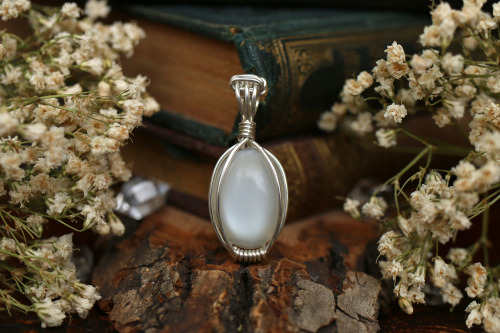 90377:New moonstone pendants with sterling silver handmade my me.Available at my Etsy Shop - Sedna 9