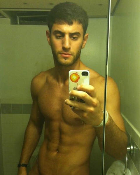 exclusivekiks:  Hot 🔥🔥🔥🔥💋💋💋💋 Follow me: http://exclusivekiks.tumblr.com/