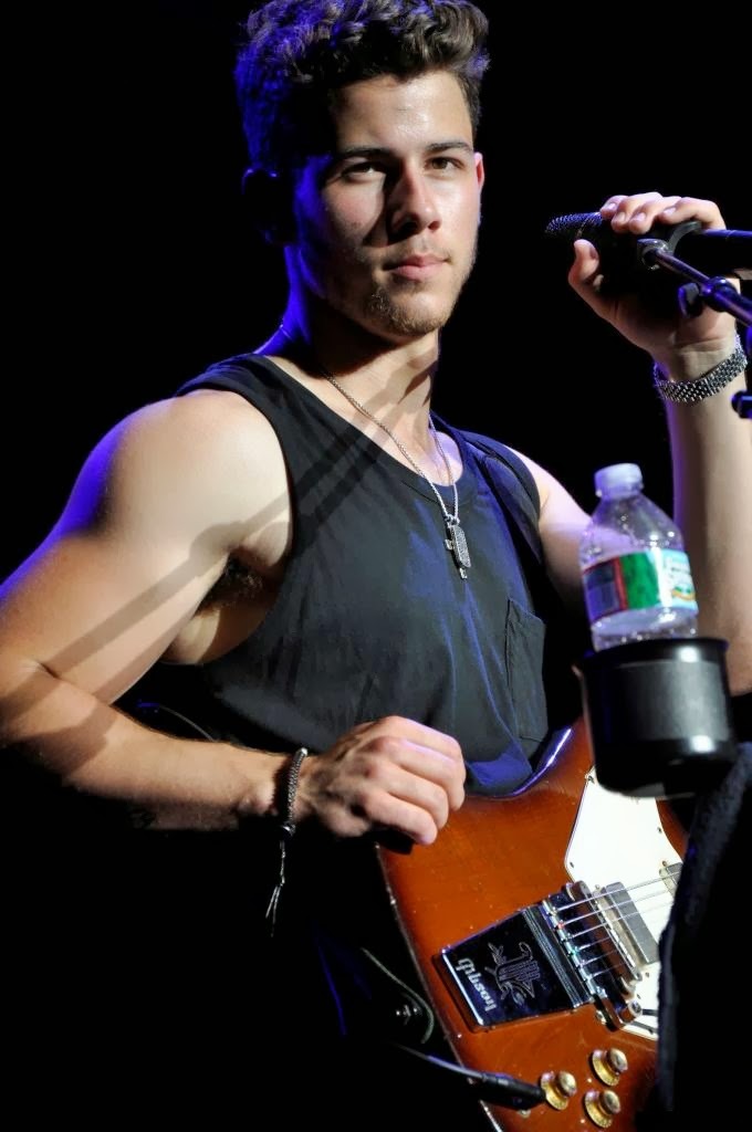 whinyjake:  Nick Jonas armpit/arms appreciation post unf