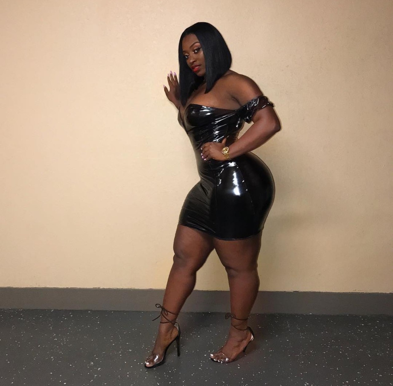 bigbuttsthickhipsnthighs:  Stallion