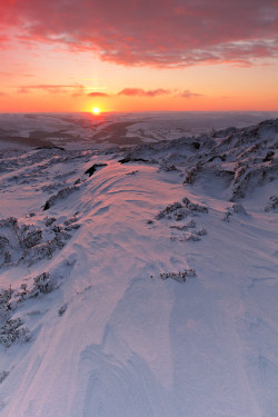 classicpanda:  (via Stanage Edge Sundown,