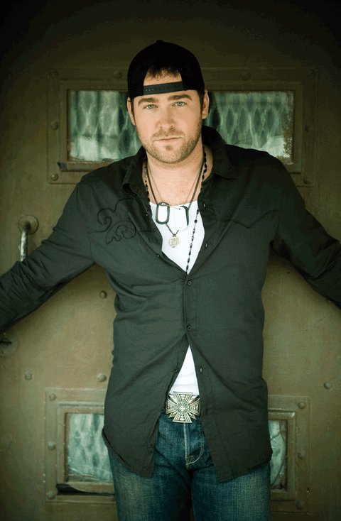 whoframedterryturtle:  Lee Brice is one sexy mother fucker. I’d love for him to