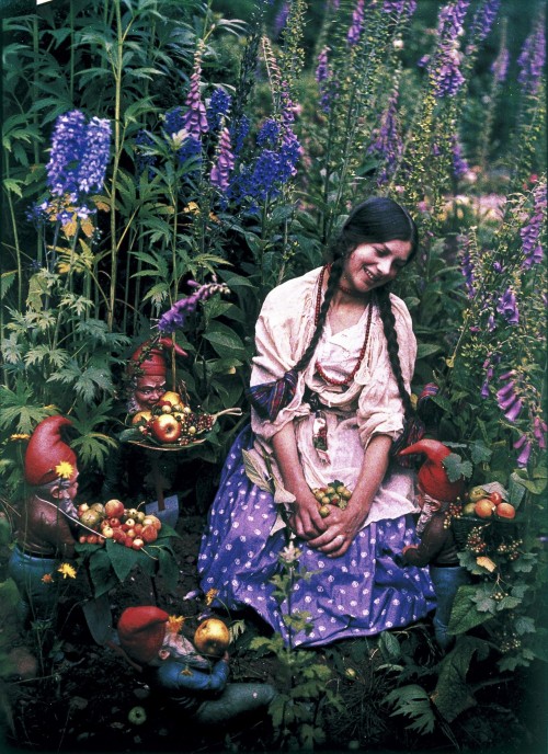 In the midst of flowers, England, 1919.  Autochrome, photograph – Emma Barton.