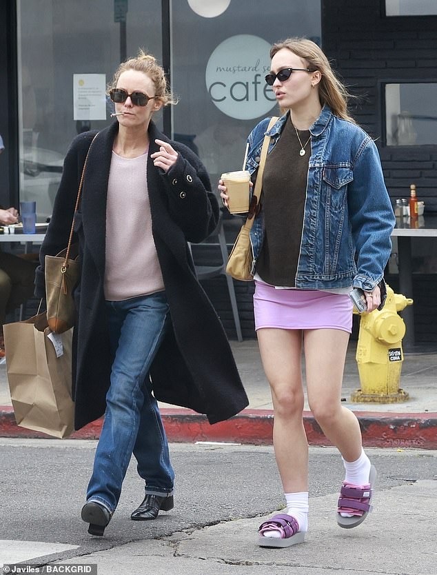 Lily-Rose Depp Daily — LILY-ROSE DEPP Lily with her mom in Los Angeles on