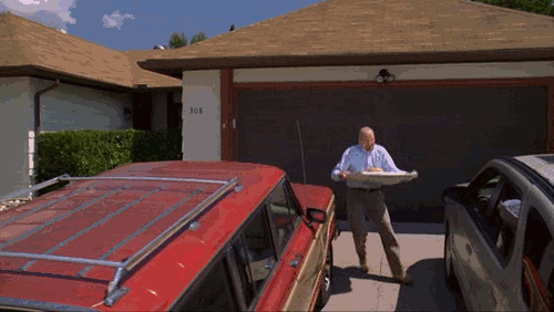 planktina:Nothing cheers me up better than Bryan Cranston throwing pizza.