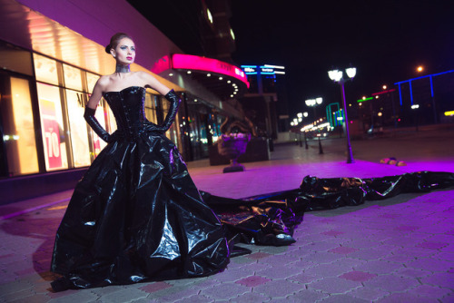 selinaminx: kinkygoethe: Wedding dress? “Production shot from Attack of the Hefty Bags…