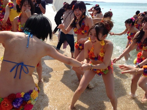 fistacon:   AKB48 - Manatsu No Sounds Good! –2012 AKB48 - Sayonara Crawl —2013 2014…….   SORRY BUT is the truth!and it will not see more fights in the summer!     Oh man. That horrible photoshop on the first 3 pics. Glad I don’t watermark