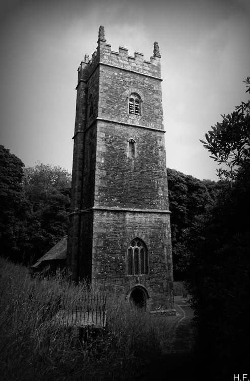 thethingsiveseen-photography:Lesnewth church, North Cornwall.