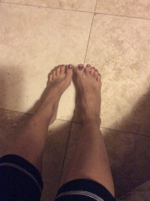 My arches, My toes, my feet, love this color pedi!!